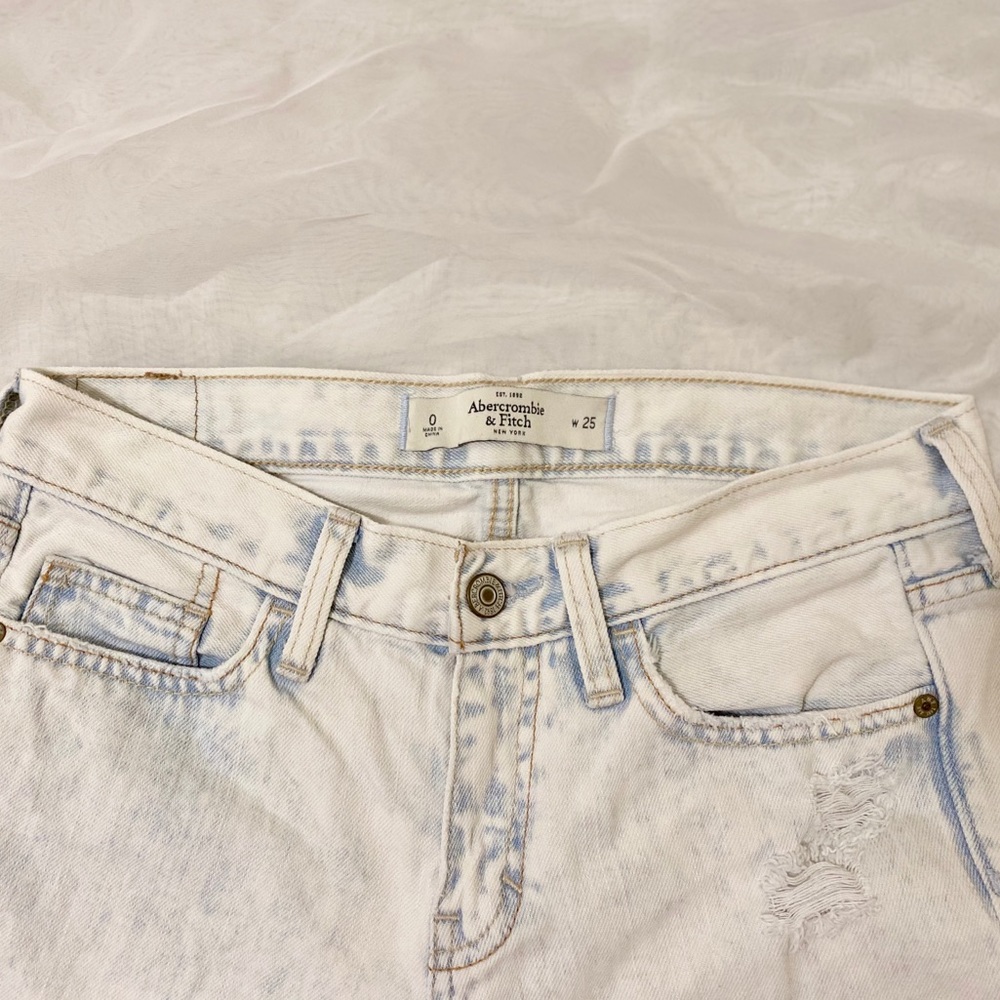 Abercrombie & Fitch Faded Light Ripped Jeans